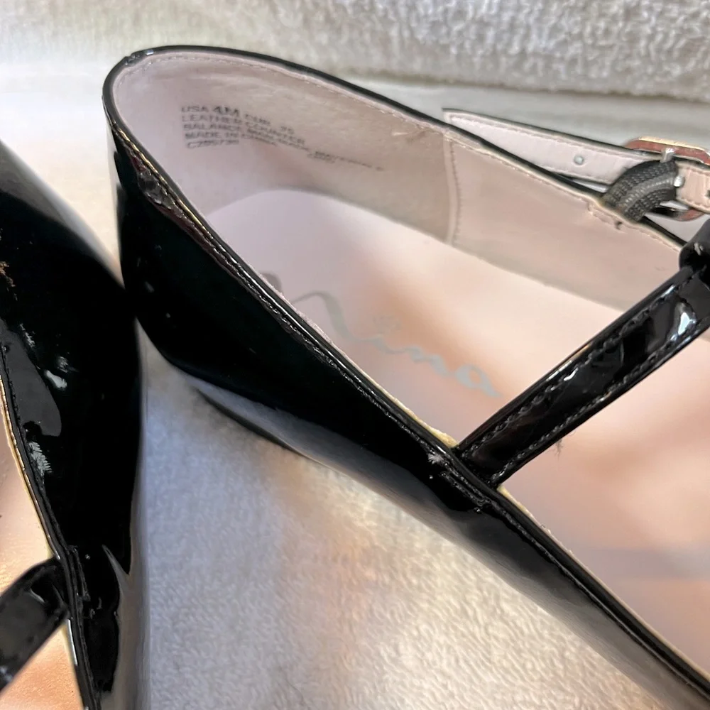 NWT Nina black patent leather Mary Jane’s shoes in size 4